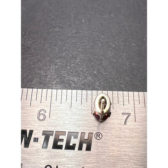 Oval cut red zircon sterling silver stud earrings - Picture 5 of 11